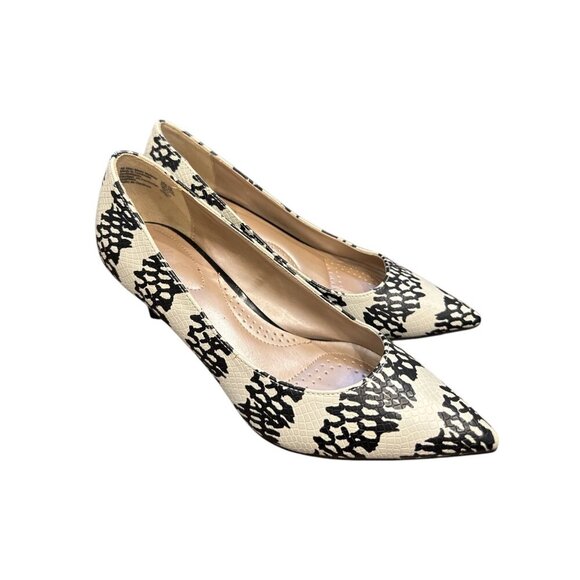 Dexflex Comfort Ivory Black Point Toe Kitten Heels Pumps Size 7 1/2 Pre-Own EUC - Picture 4 of 8
